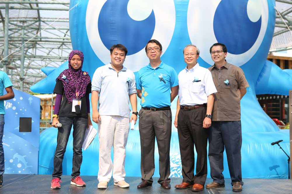 (From left) The emcee and Go Blue guests Delane Lim (CEO of Agape Group Holdings), Goh Chye Boon (EVP of RWS), Seto Lok Yin (Deputy Principal of Republic Polytechnic), Colin Goh (CEO of The Rice Company Limited)